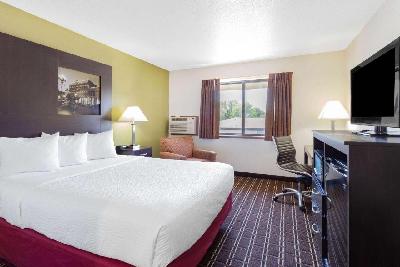 Hotel Super 8 By Wyndham La Crosse Exterior foto