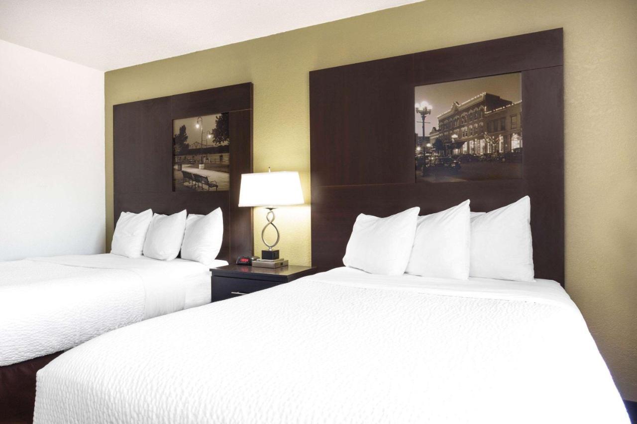Hotel Super 8 By Wyndham La Crosse Exterior foto